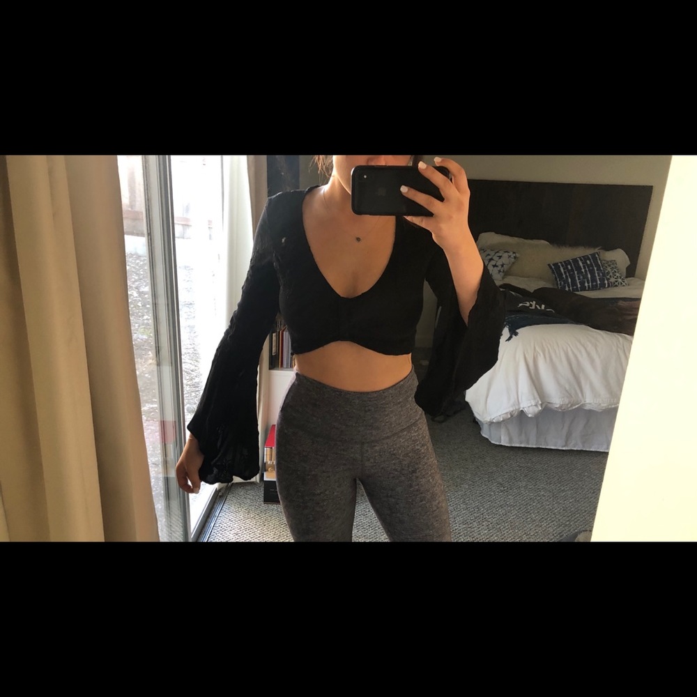Black Floral Pattern Cropped/Flare sleeve top